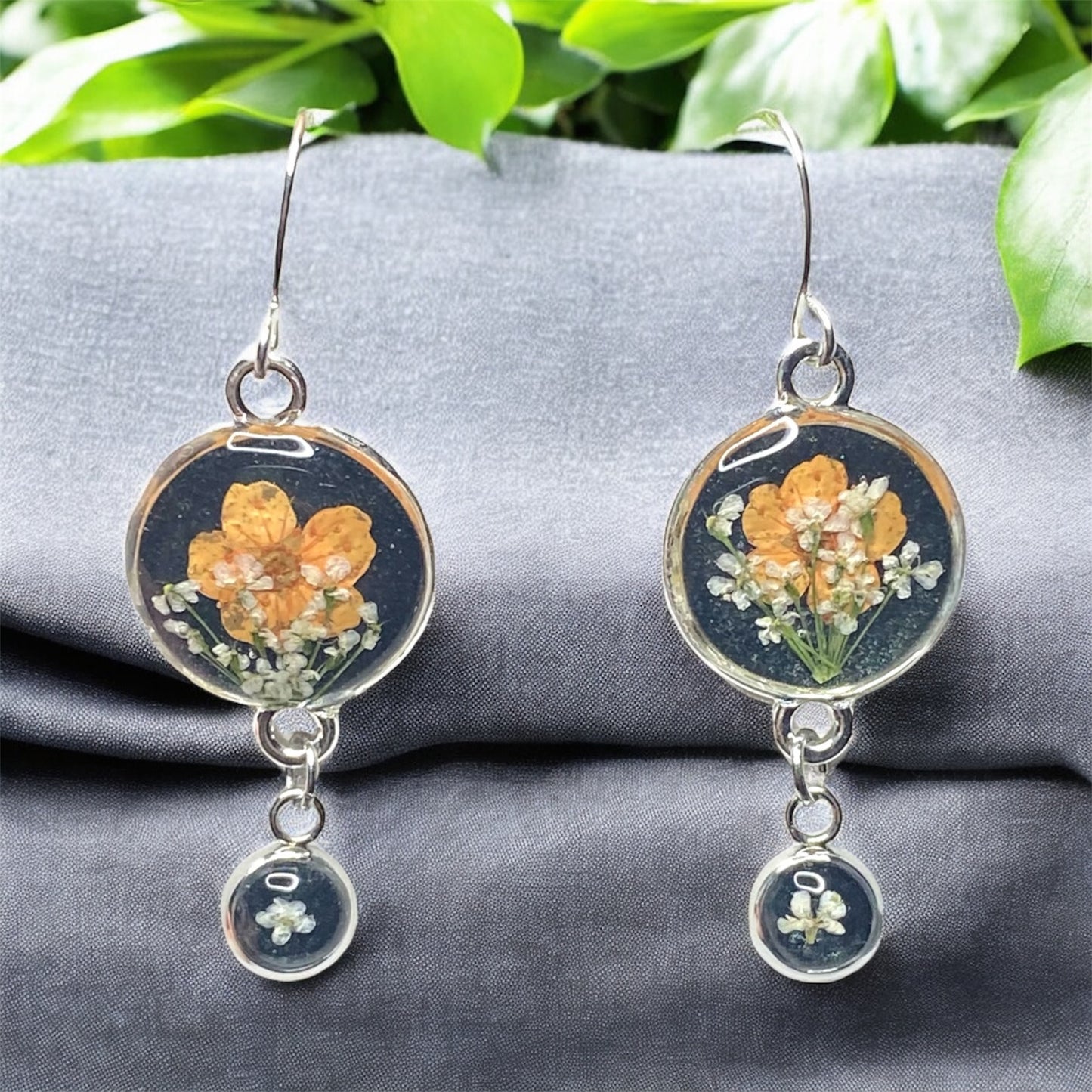 Black Colored Mica Powder (Single) Dangle Earrings with Orange Plum Blossoms and Queen Anne’s Lace