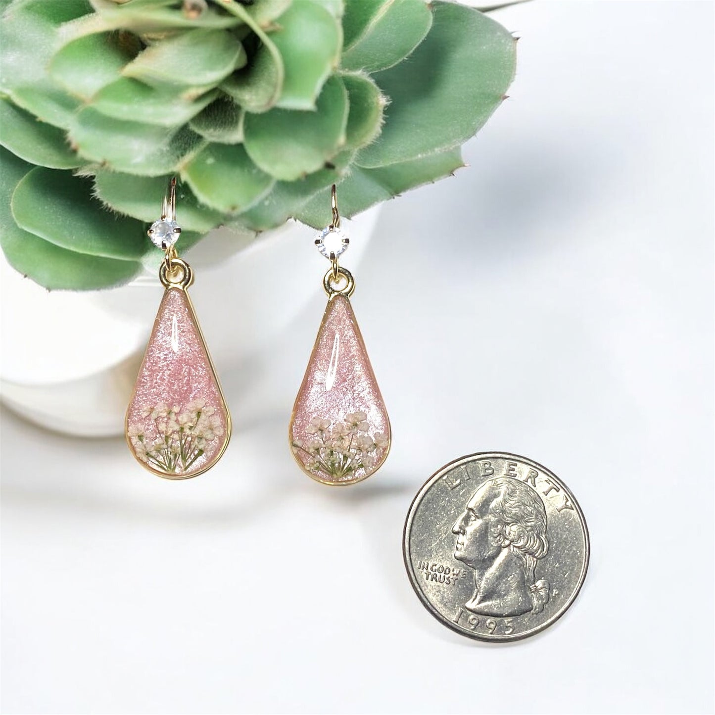 Light Pink Colored Mica Powder with Queen Anne’s Lace
