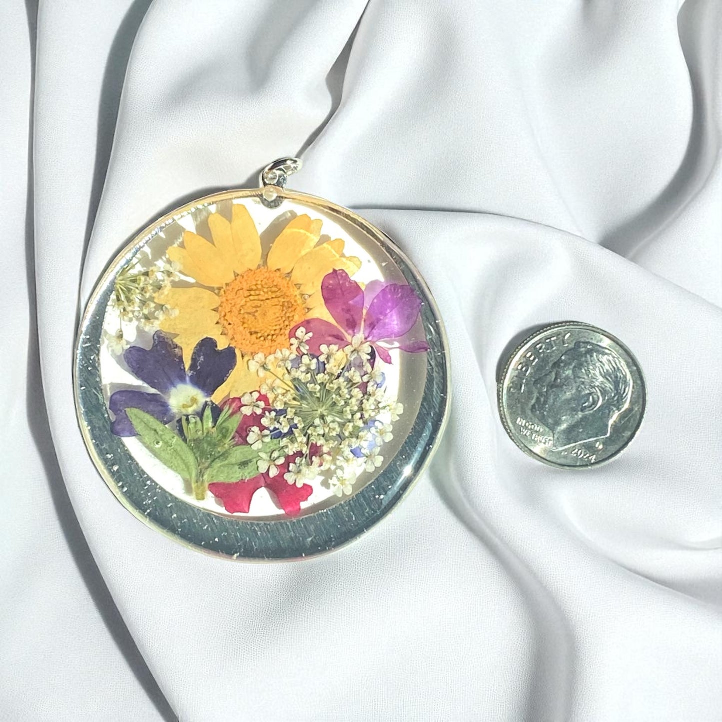 Orange Daisy, Lobelia, Mixes Verbena, Wild Flower, and Queen Anne’s Lace