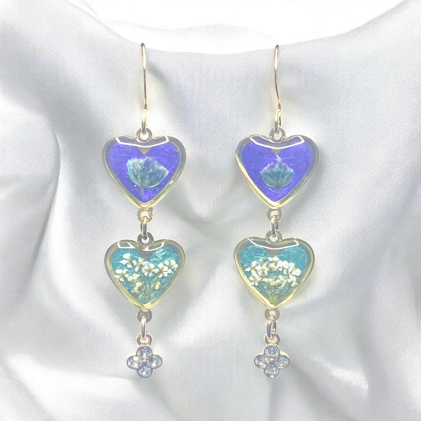 Teal and Blue Colored Mica Powder with Queen Anne’s Lace and Baby’s Breath