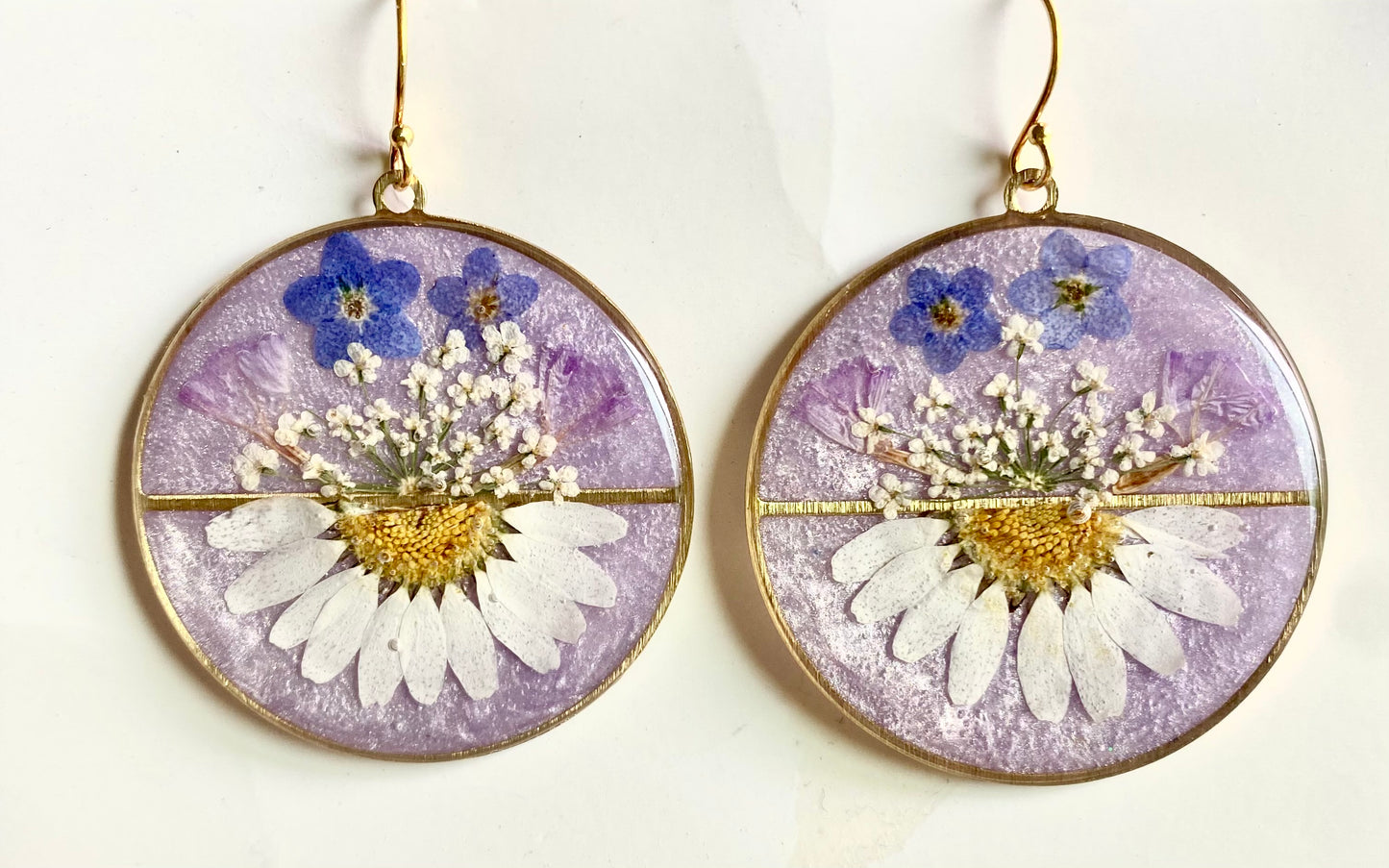 Purple Mica Powder with Pieces of Queen Anne’s Lace, Blue Forget-Me-Nots, Split Daisy and Purple Wild Flowers