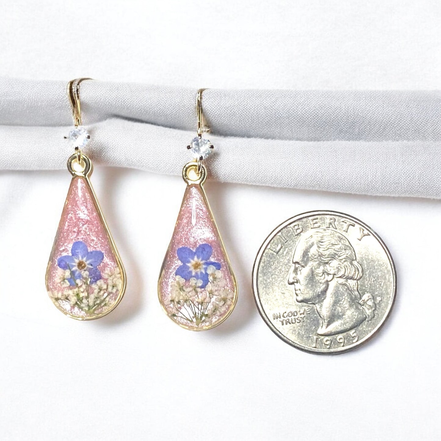 Light Pink Colored Mica Powder with Blue Forget-Me-Nots and Queen Anne’s Lace