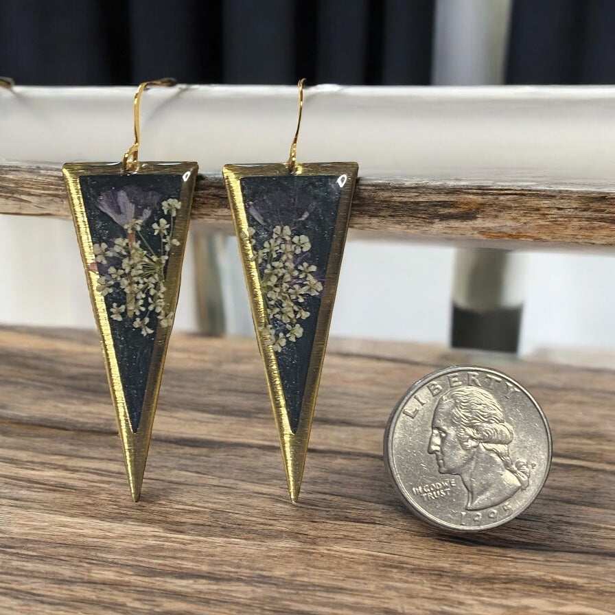 Black Mica Powder with Pieces of Queen Anne’s Lace and Purple Wild Flower