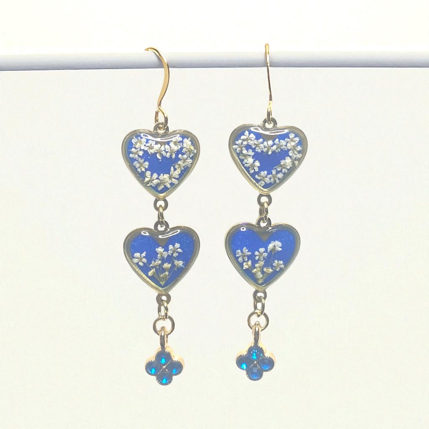 Blue Colored Mica Powder with Queen Anne’s Lace and a Blue Rhinestone Charm