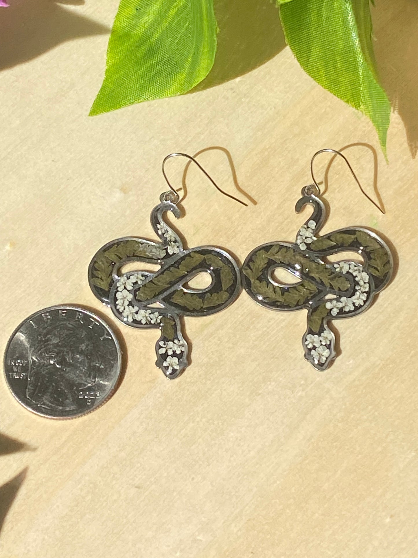 Black Mica Powder filled inside a Snake bezel with pieces of White Queen Anne’s Lace and Fern