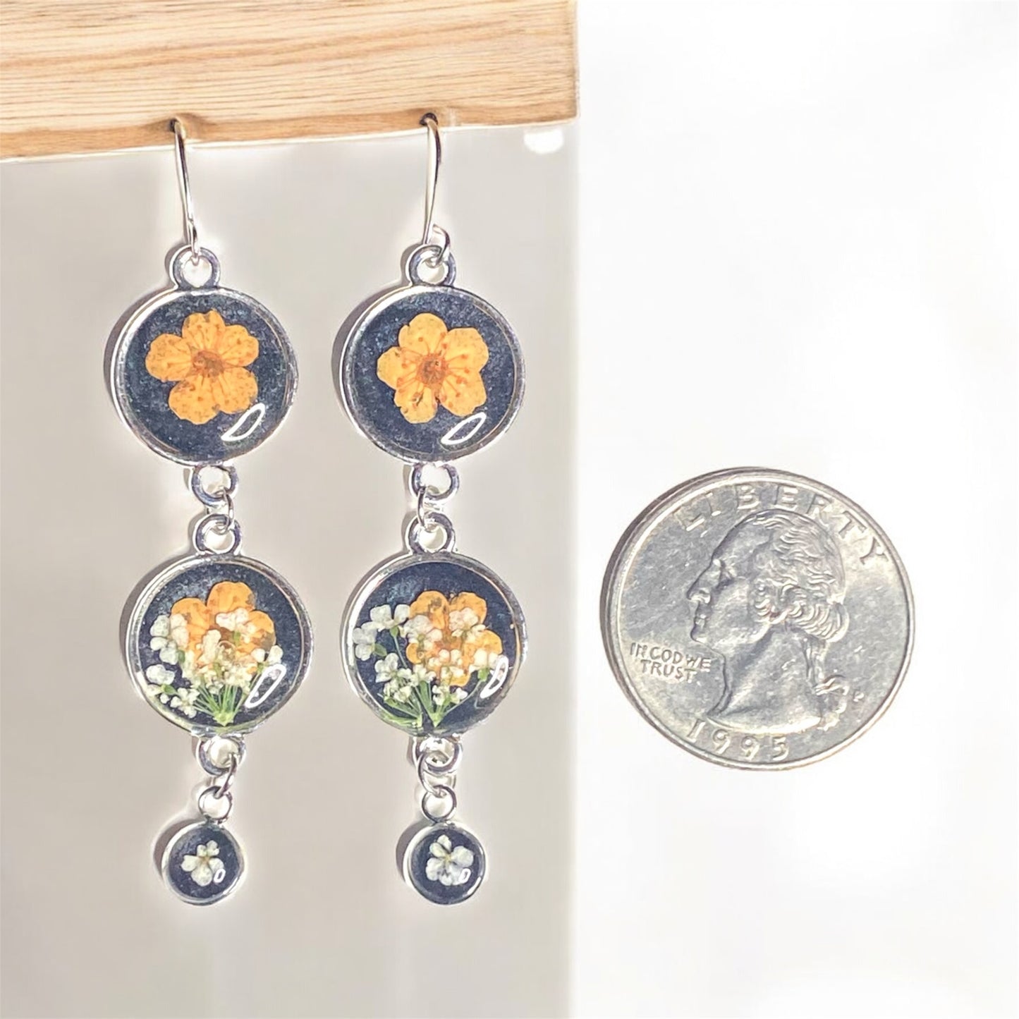 Black Colored Mica Powder Dangle Earrings with Orange Plum Blossoms and Queen Anne’s Lace