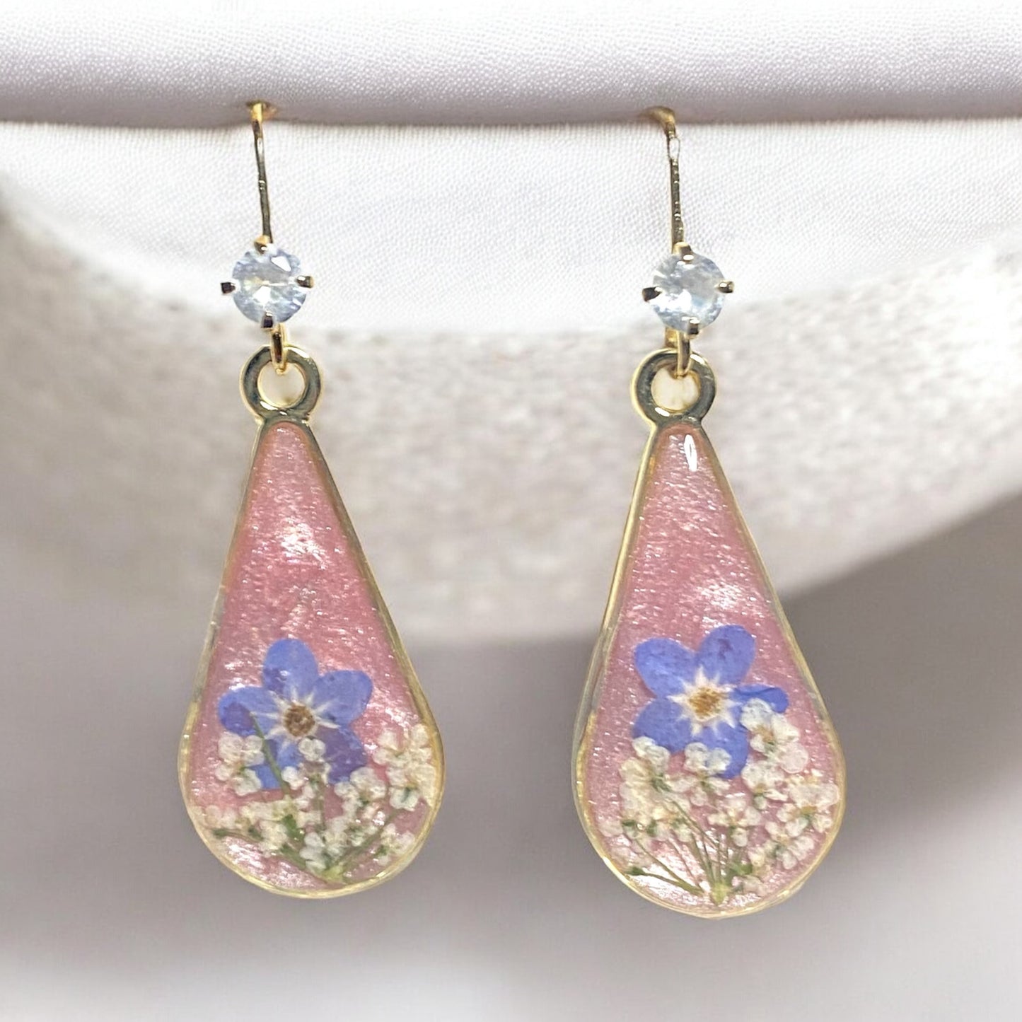 Light Pink Colored Mica Powder with Blue Forget-Me-Nots and Queen Anne’s Lace