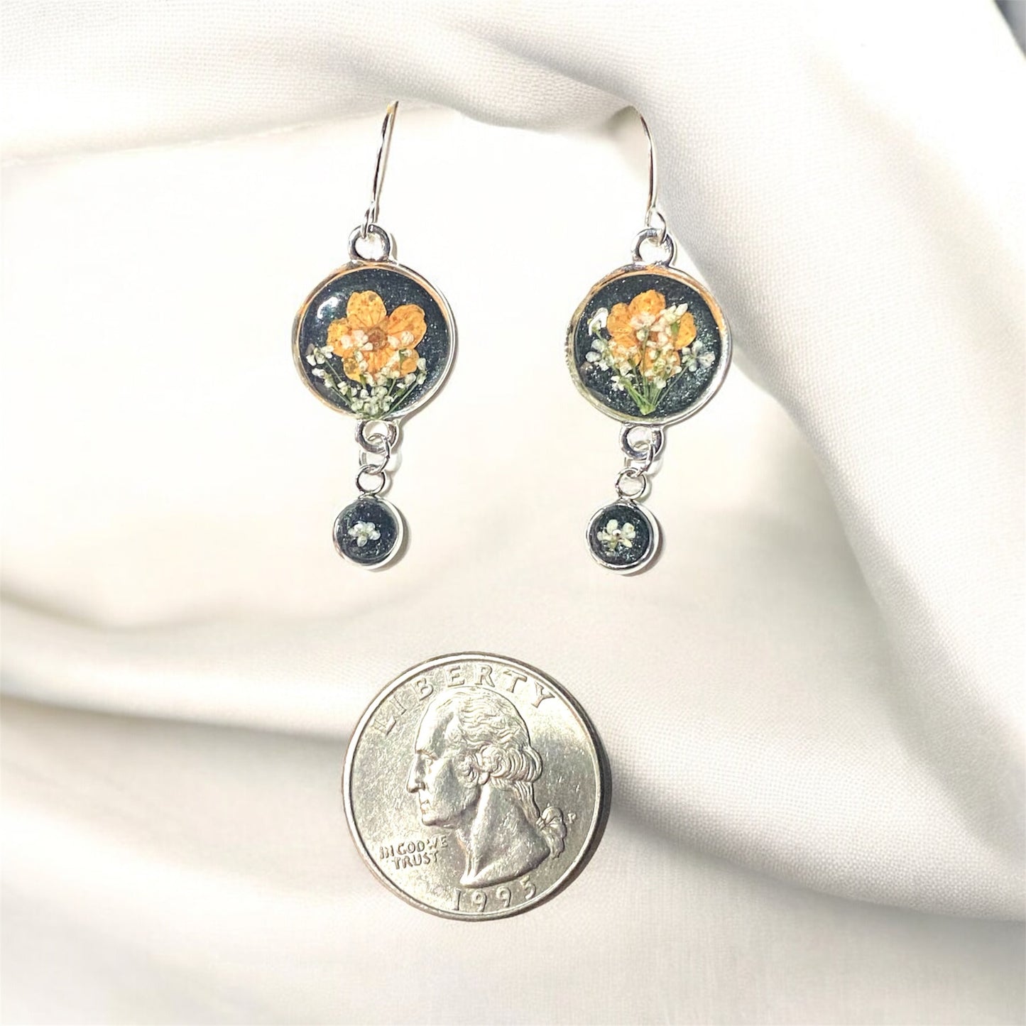 Black Colored Mica Powder (Single) Dangle Earrings with Orange Plum Blossoms and Queen Anne’s Lace
