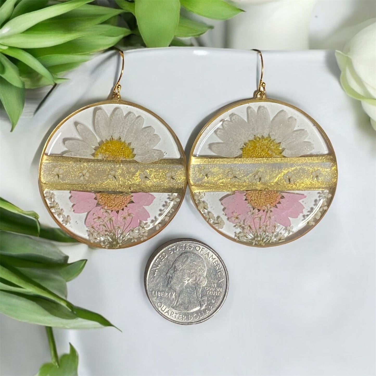 Split Daisies with Queen Anne’s Lace and Gold Mica Powder