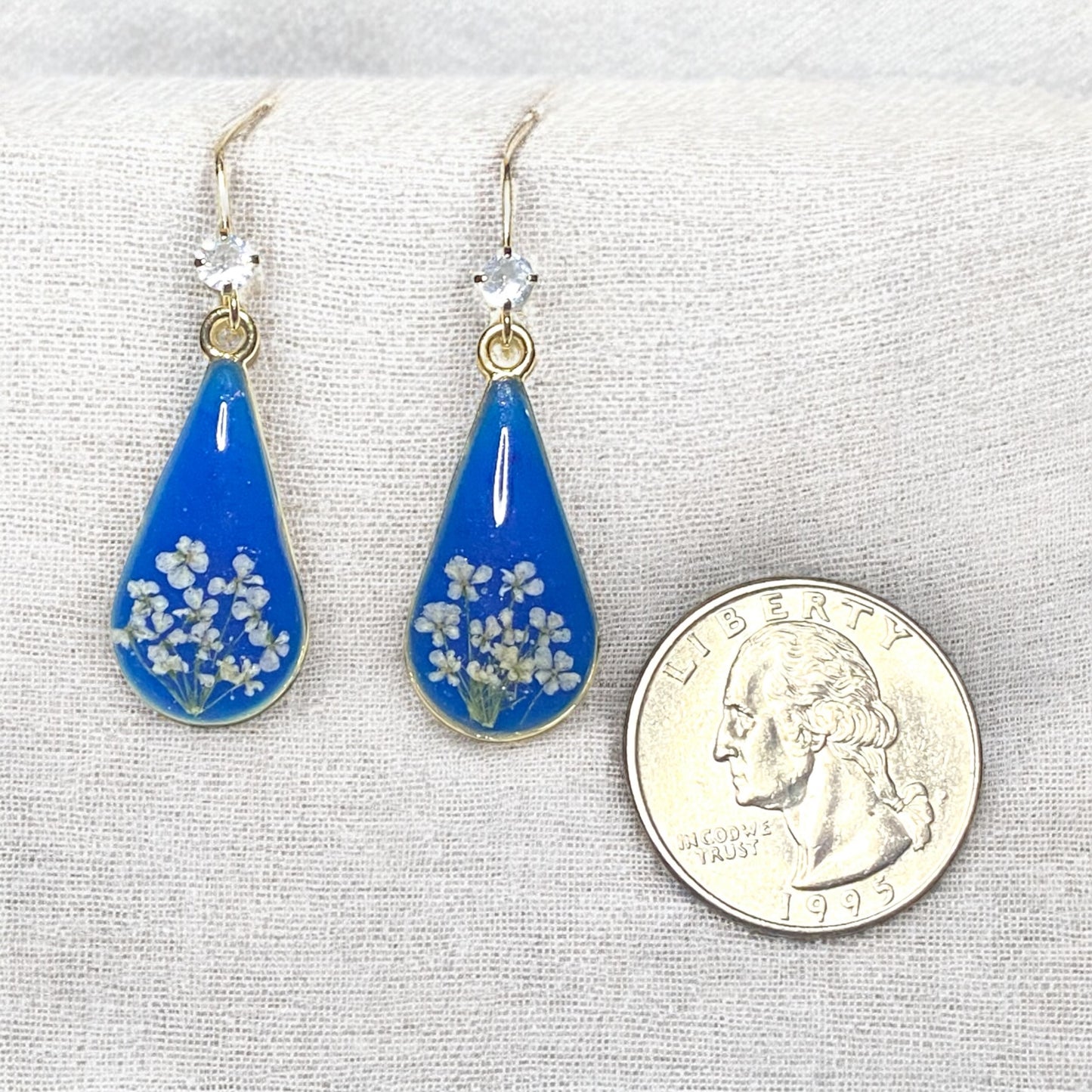 Blue Colored Mica Powder with Queen Anne’s Lace