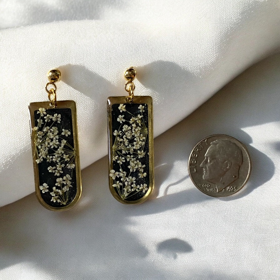 Black Mica Powder with Queen Anne’s Lace