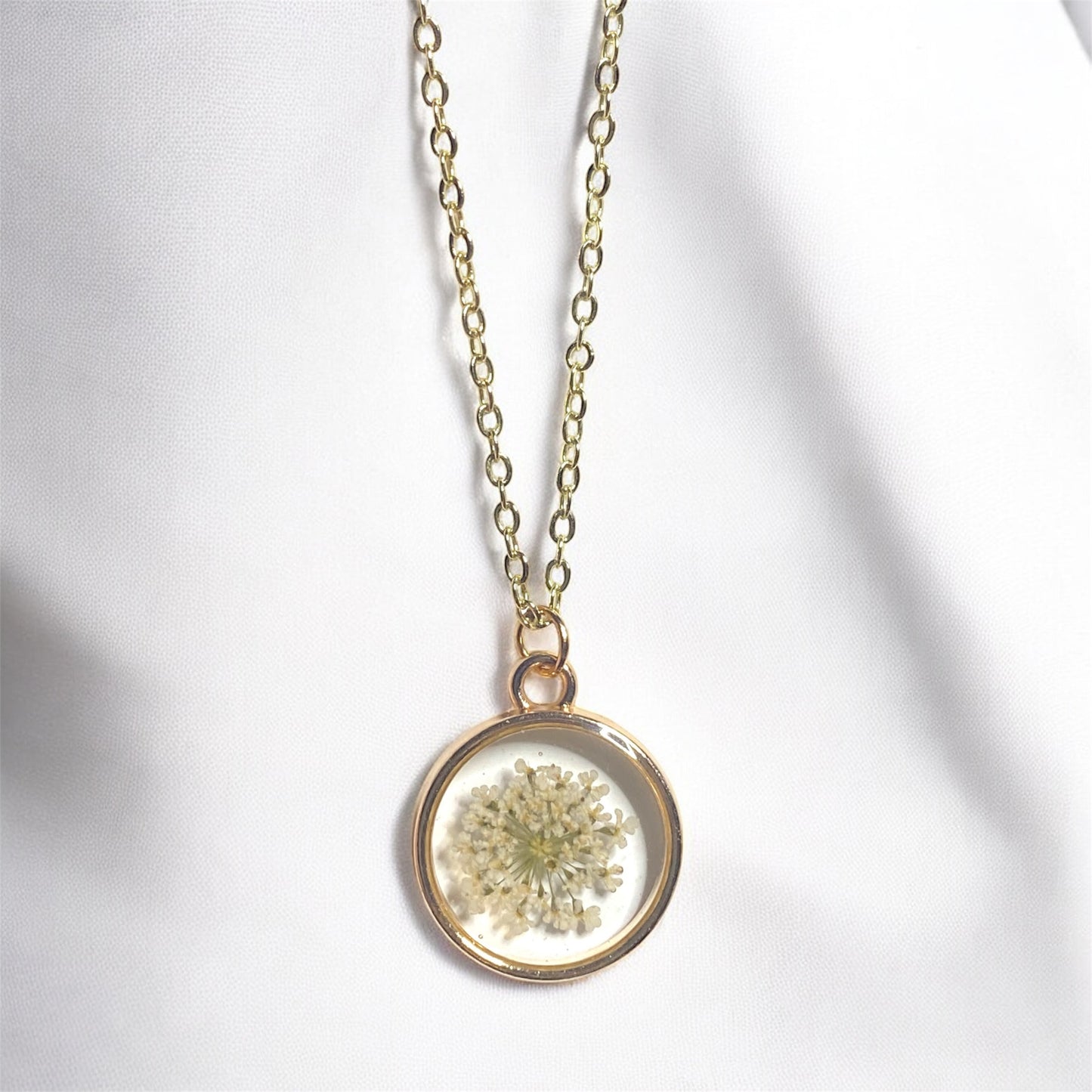Dainty Queen Anne’s Lace Flower Necklace