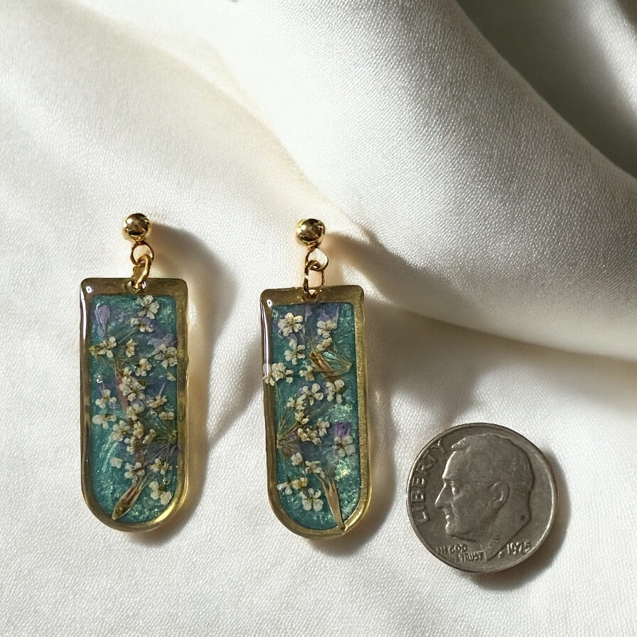 Teal Mica Powder with Queen Anne’s Lace and Purple Wild Flower