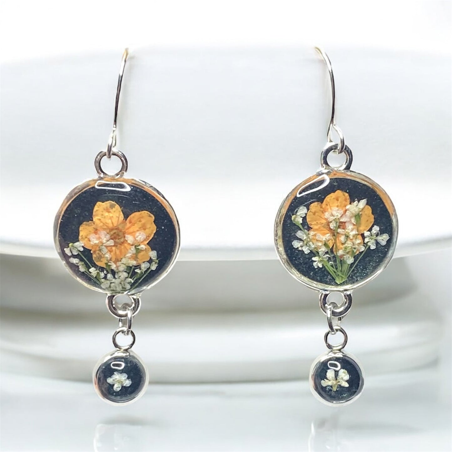 Black Colored Mica Powder (Single) Dangle Earrings with Orange Plum Blossoms and Queen Anne’s Lace