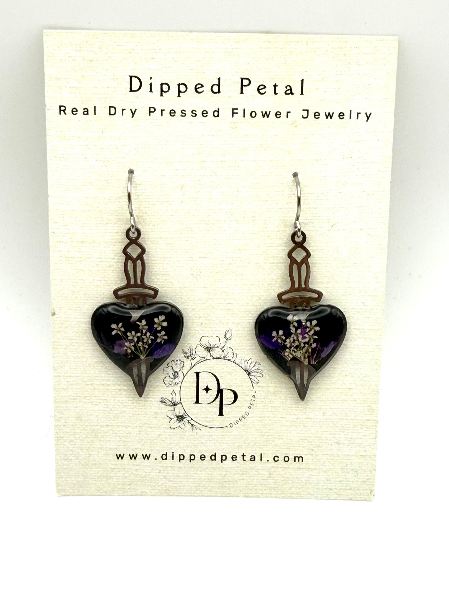 Black Colored Mica Powder with Purple Lattice Flower and Queen Anne’s Lace