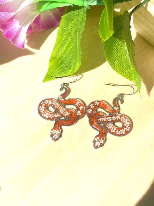 Copper Snake Bezel with pieces of Queen Anne’s Lace