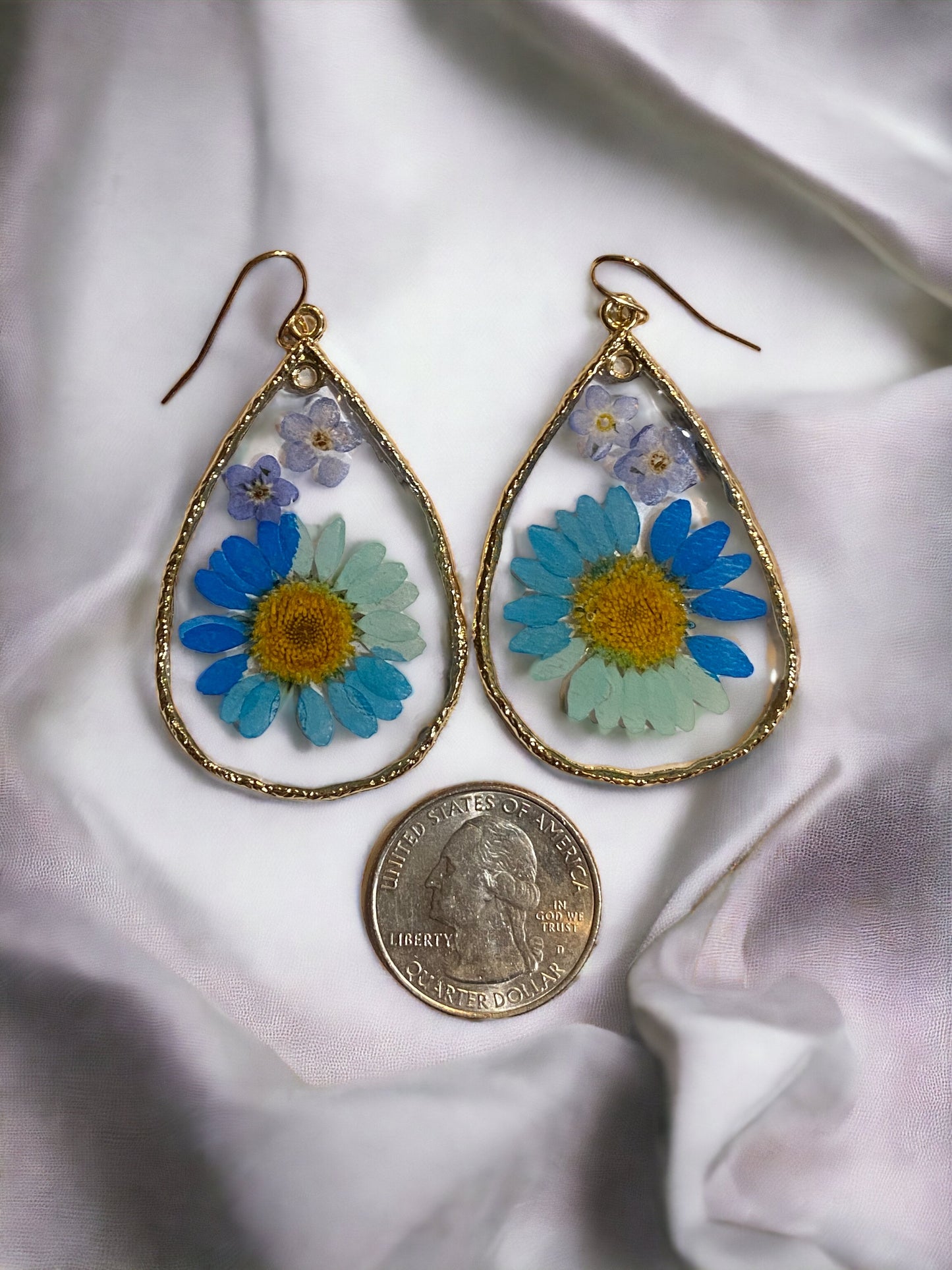 Blue Daisies with Blue Forget-Me-Not flower Earrings