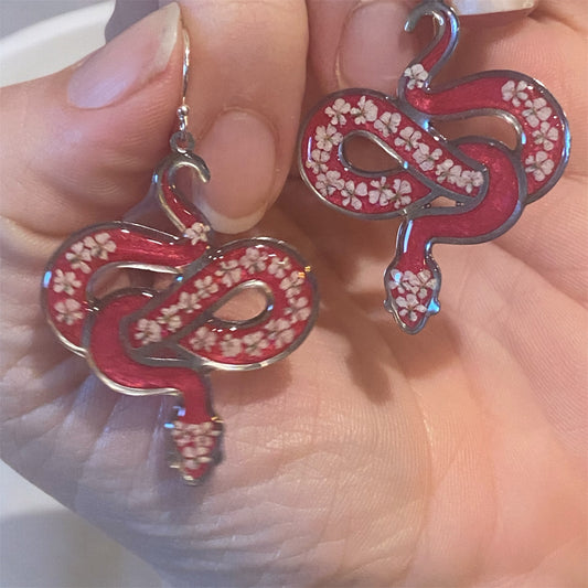 Snake Bezels with Dry Pressed pieces of Queen Anne’s Lace with Pink Mica Powder