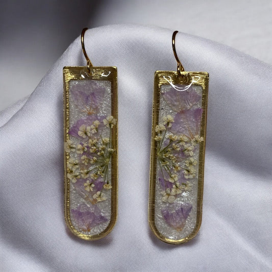 Opal White Mica Powder with Purple Wild Flower Heads and pieces of Queen Anne’s Lace
