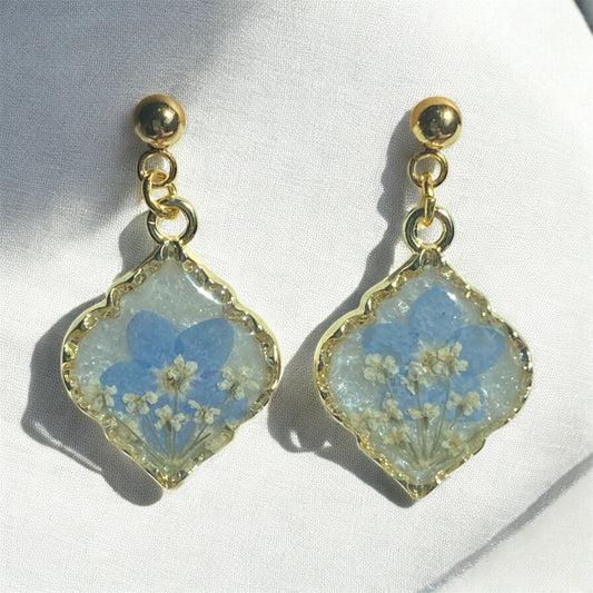 Opal Mica Powder with Queen Anne’s Lace and Blue Forget-Me-Nots