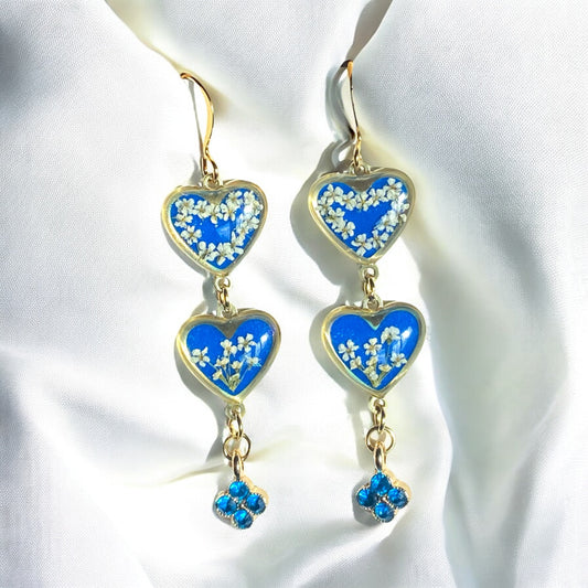 Blue Colored Mica Powder with Queen Anne’s Lace and a Blue Rhinestone Charm