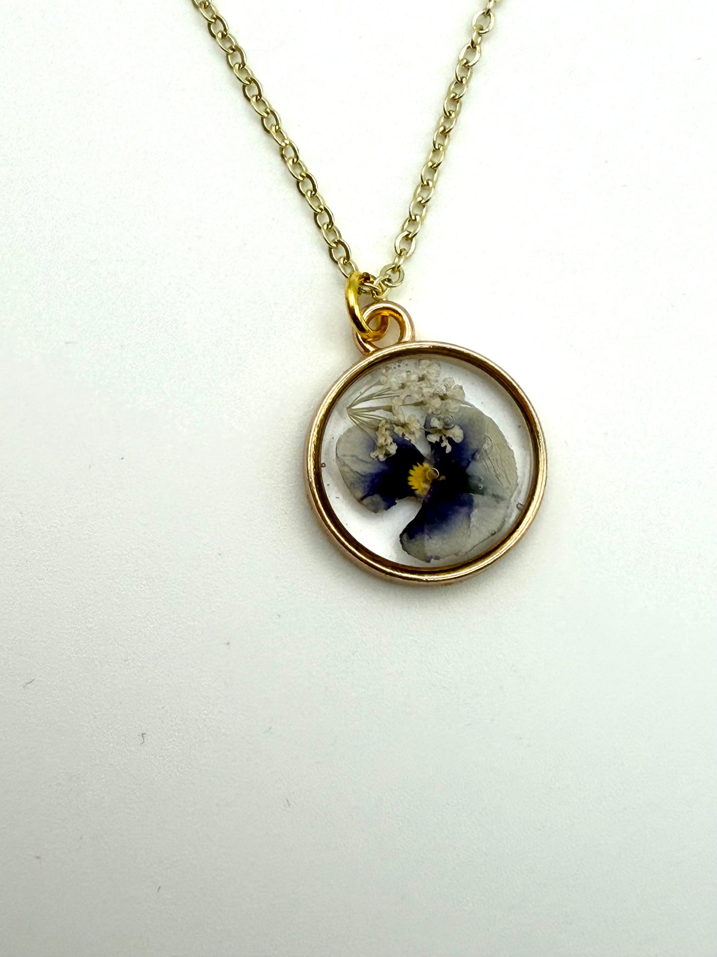 Mini Pansy with Queen Anne’s Lace