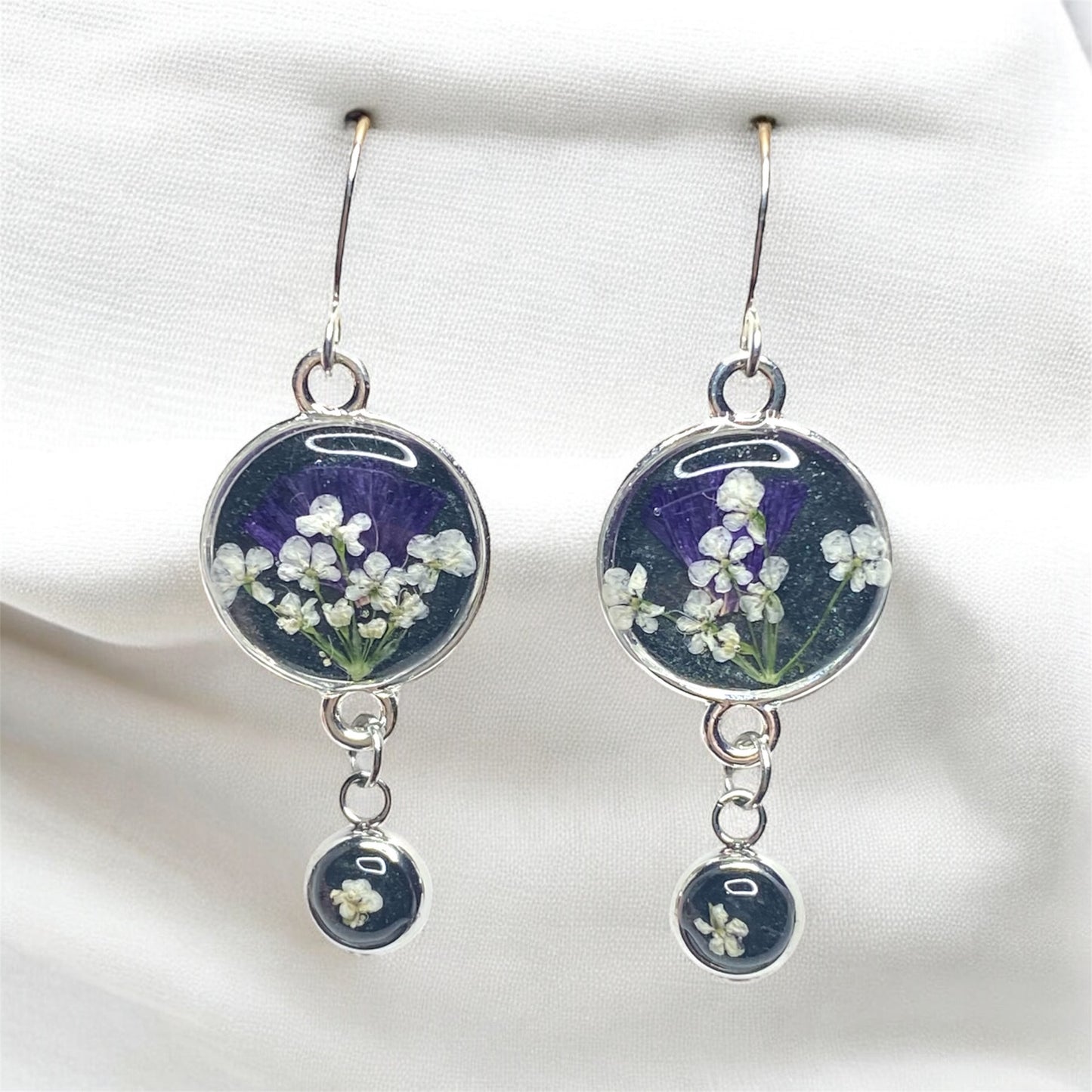 Black Colored Mica Powder (Single) Dangle Earrings with Purple Wild Flower and Queen Anne’s Lace