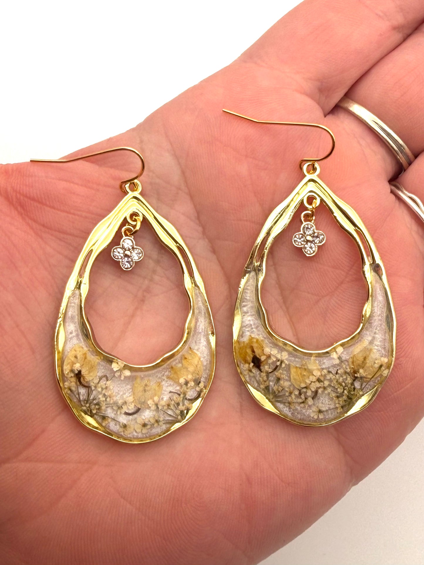 Opal Mica Powder with Lily of the Valley and Queen Anne’s Lace with a Charm