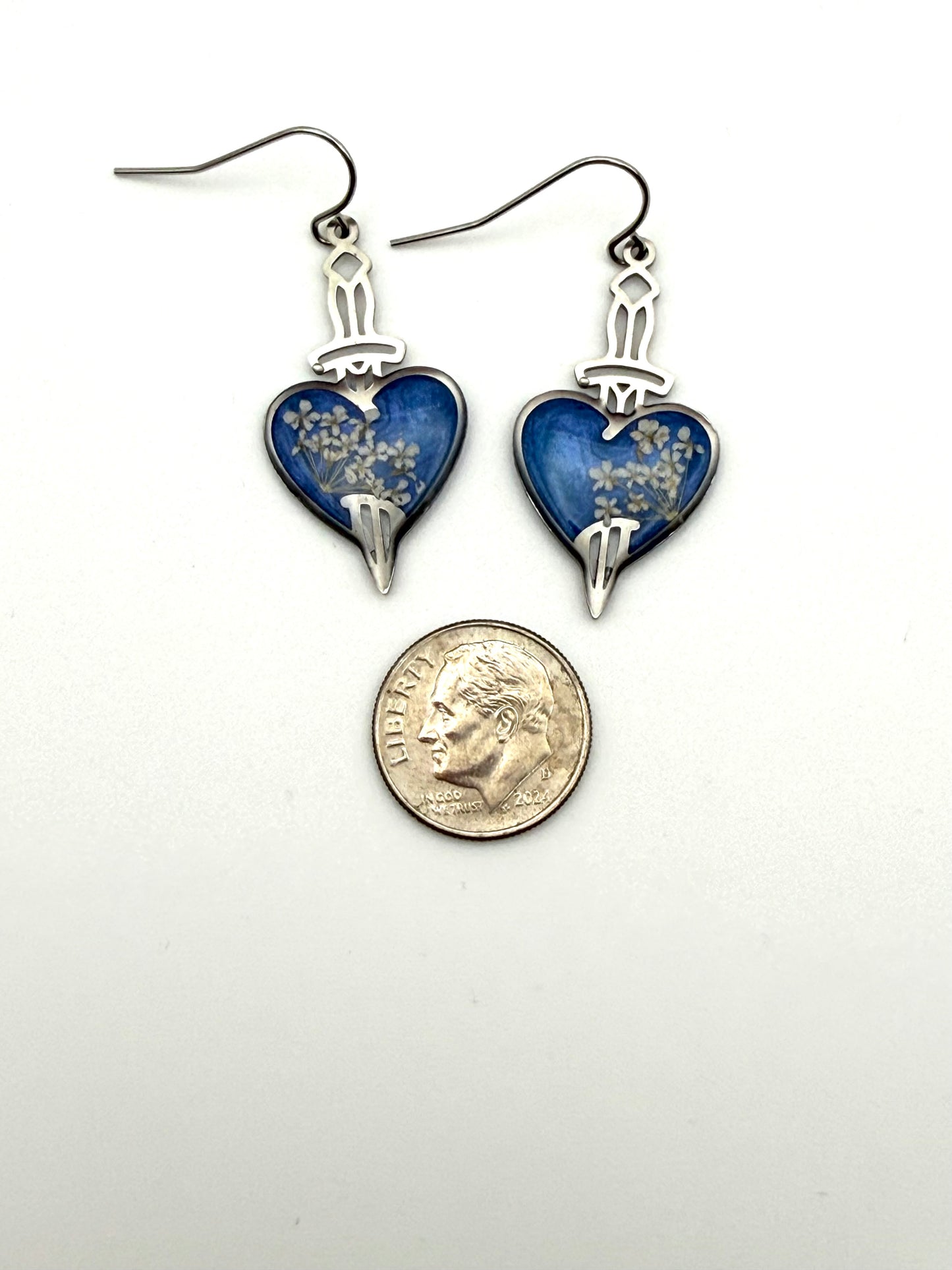 Blue Colored Mica Powder with Queen Anne’s Lace