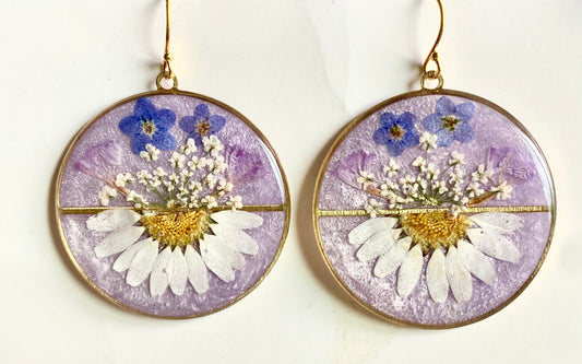 Purple Mica Powder with Pieces of Queen Anne’s Lace, Blue Forget-Me-Nots, Split Daisy and Purple Wild Flowers