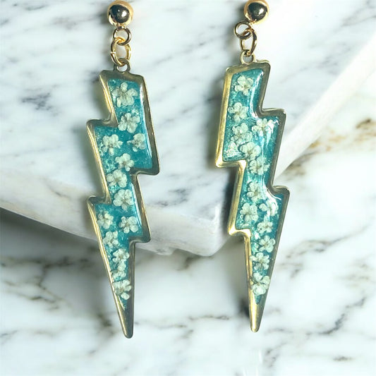 Teal Lightening Blots with Pieces of Queen Anne’s Lace