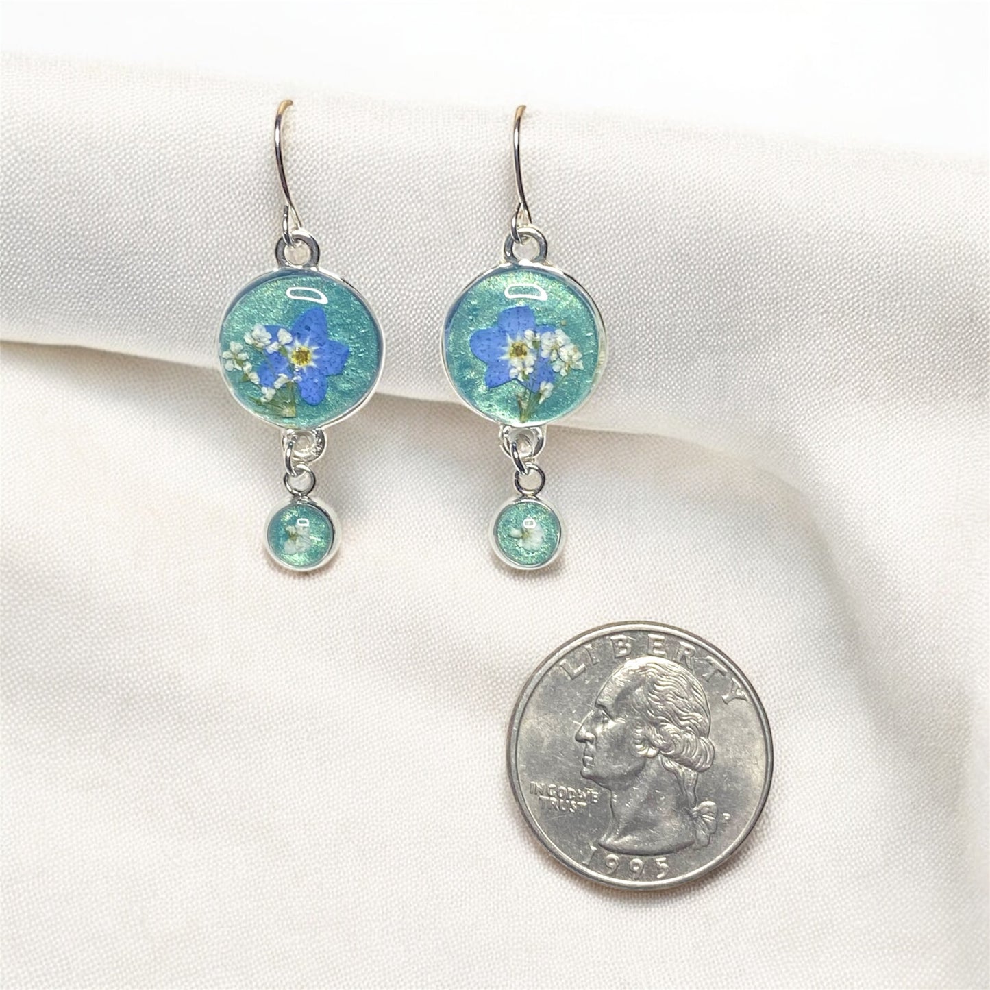 Teal Colored Mica Powder (Single) Dangle Earrings with Blue Forget-Me-Nots and Queen Anne’s Lace