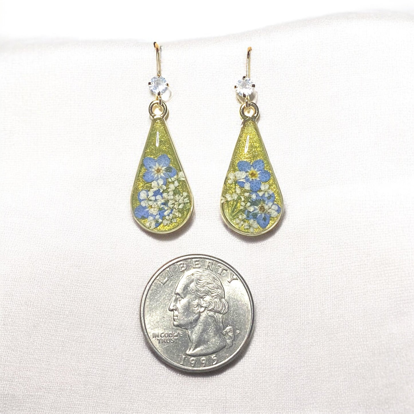 Groovy Green Colored Mica Powder with Blue Forget-Me-Nots and Queen Anne’s Lace