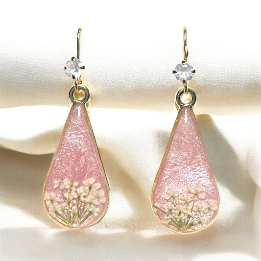 Light Pink Colored Mica Powder with Queen Anne’s Lace