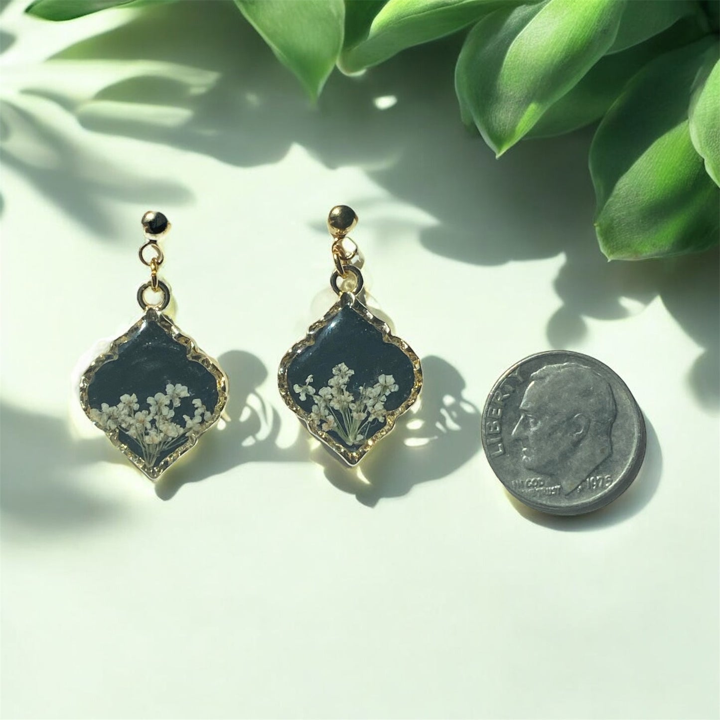 Black Mica Powder with Queen Anne’s Lace