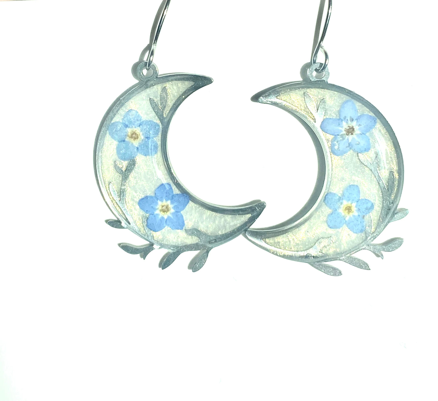 White Opal Mica Powder with Blue Forget-Me-Nots