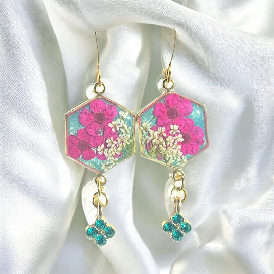 Teal Colored Mica Powder with Hot Pink Plum Blossoms, Queen Anne’s Lace and a Rhinestone Charm