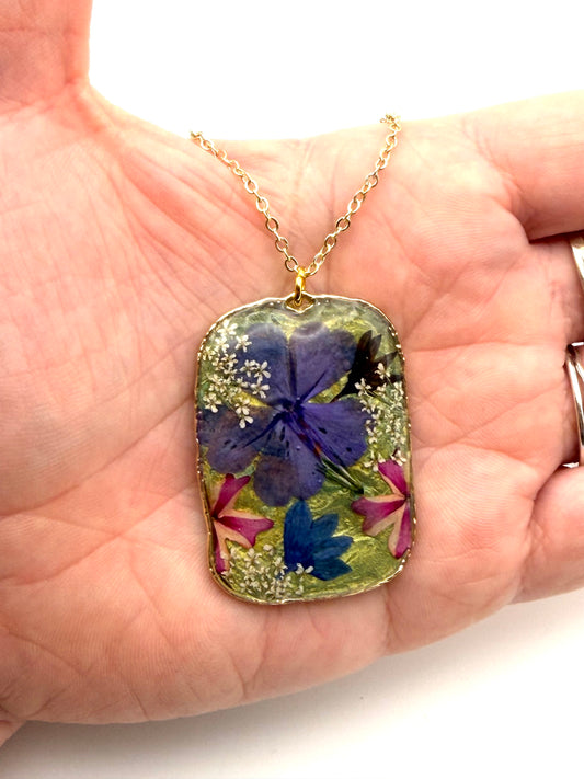 Light and Dark Colored Mica Powder with Purple Creeping Phlox, Split Verbena, Purple Wild Flower, and Pieces of Queen Anne’s Lace