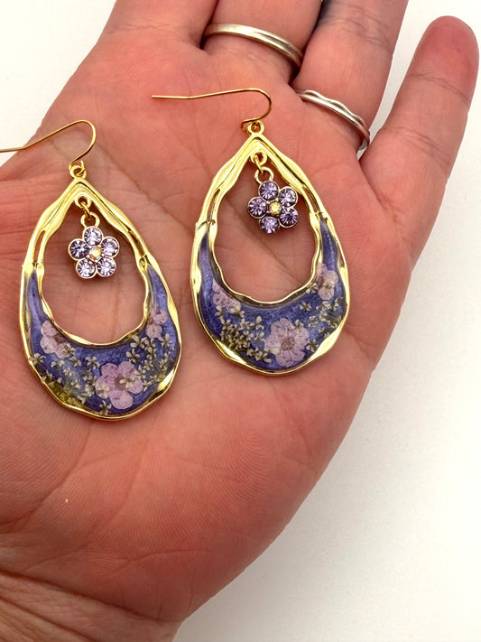 Purple Blue Mica Powder with Purple Plum Blossoms and Queen Anne’s Lace with a Purple Flower Charm