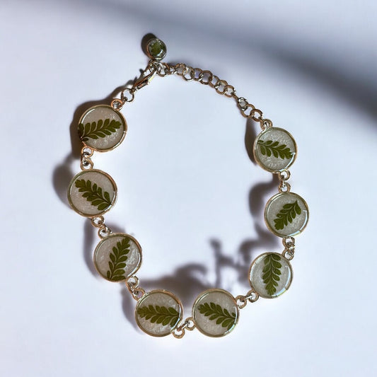 Opal colored Mica Powder with Dry Pressed Fern