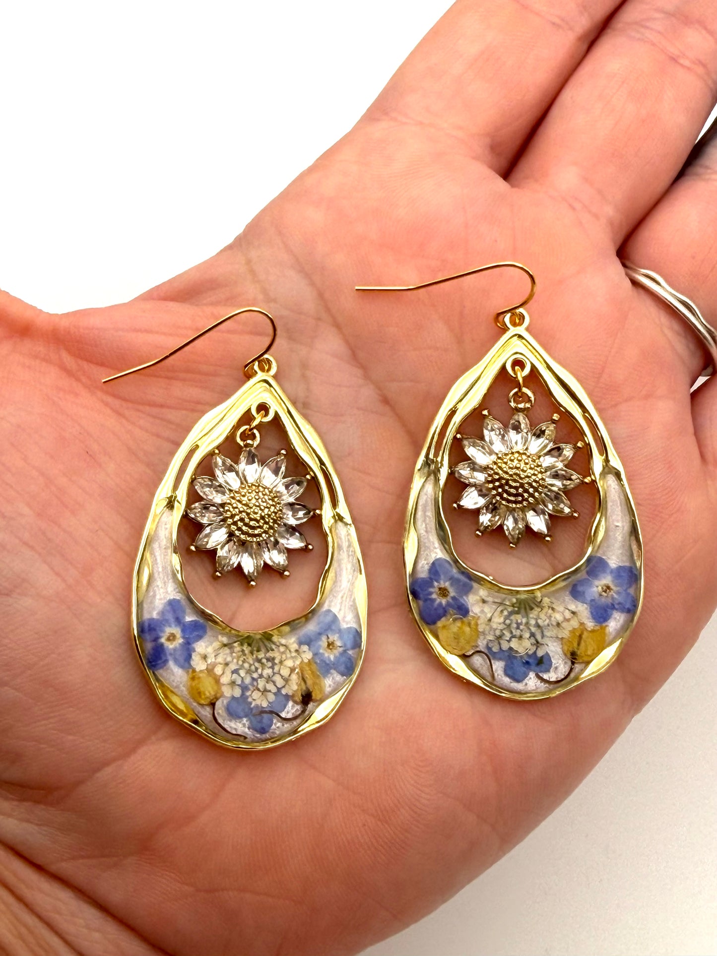 Opal Mica Powder, Forget-Me-Nots, Lily of the Valley, and Queen Anne’s Lace with Sunflower Charms