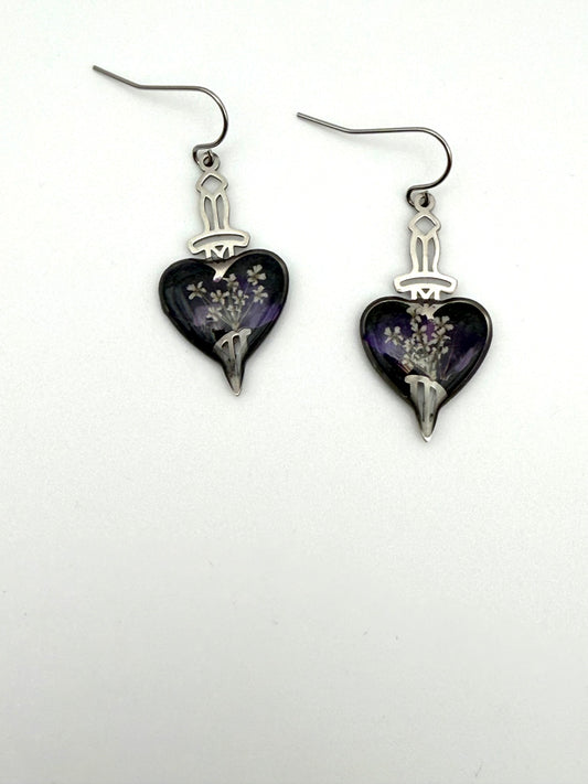 Black Colored Mica Powder with Purple Lattice Flower and Queen Anne’s Lace
