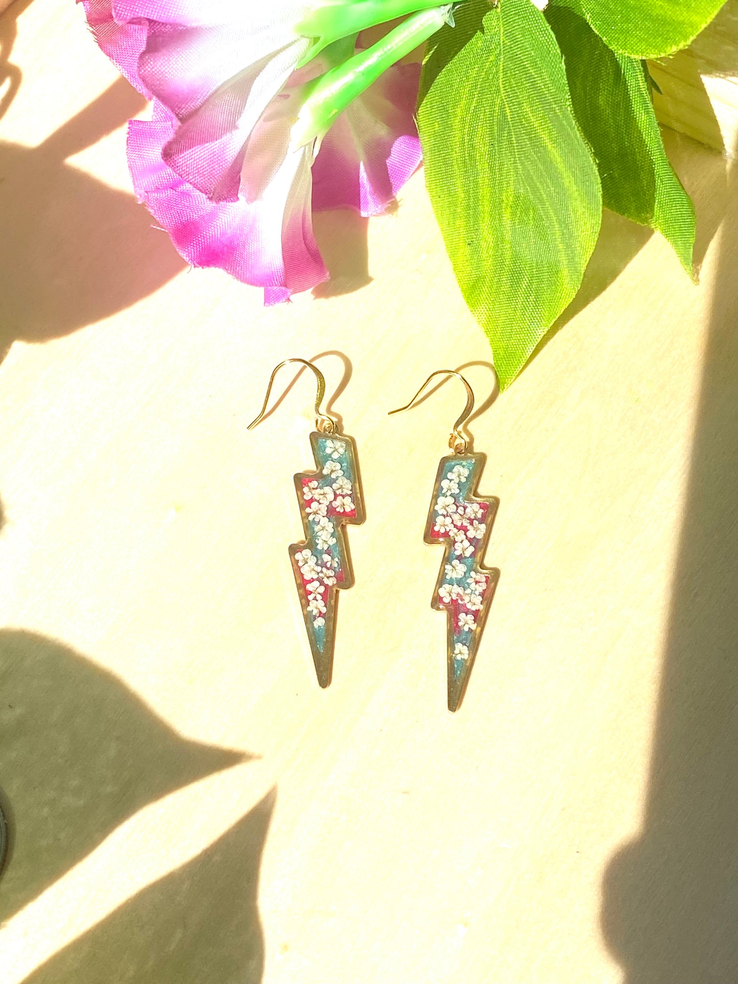 Teal and Pink Lightening Blots with Pieces of Queen Anne’s Lace