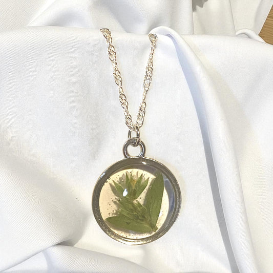 Silver Colored Dainty Necklace with Wild Flower