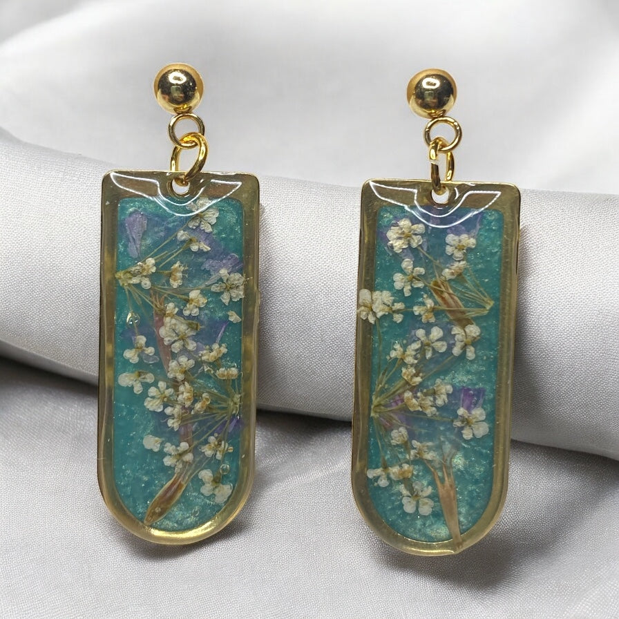 Teal Mica Powder with Queen Anne’s Lace and Purple Wild Flower