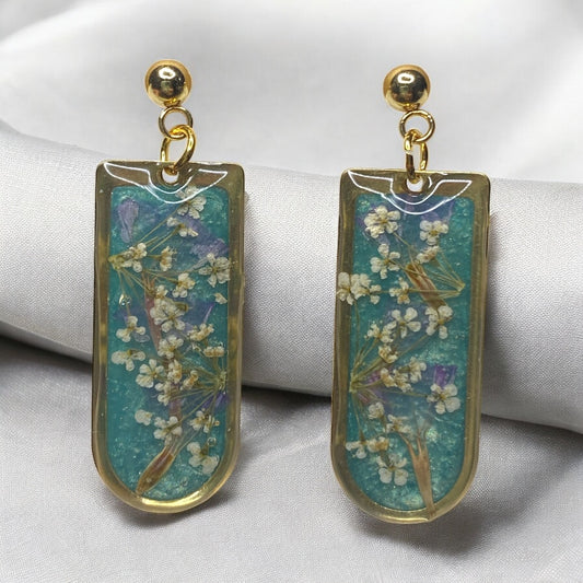 Teal Mica Powder with Queen Anne’s Lace and Purple Wild Flower