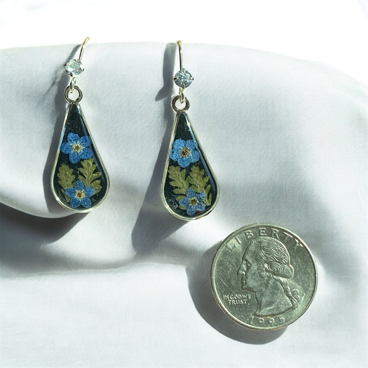 Black Colored Mica Powder Blue Forget-Me-Nots and Fern