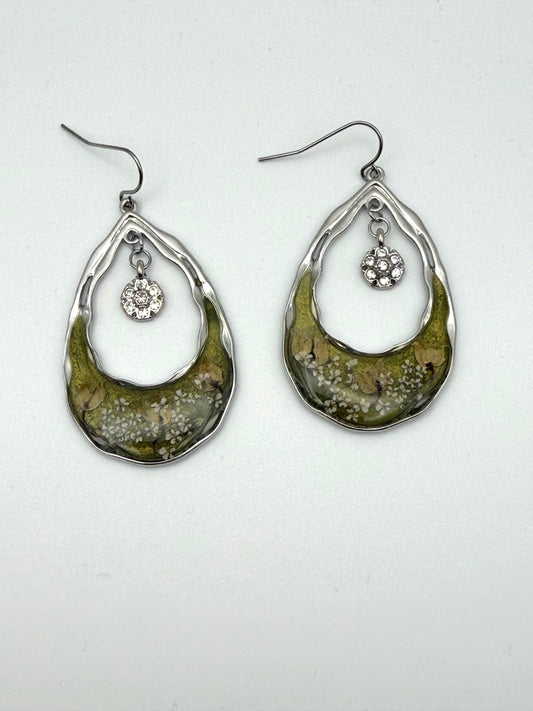 Green Mica Powder with Lily of the Valley, and Queen Anne’s Lace with dangling charms