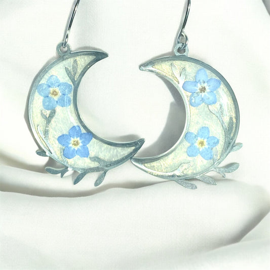 White Opal Mica Powder with Blue Forget-Me-Nots