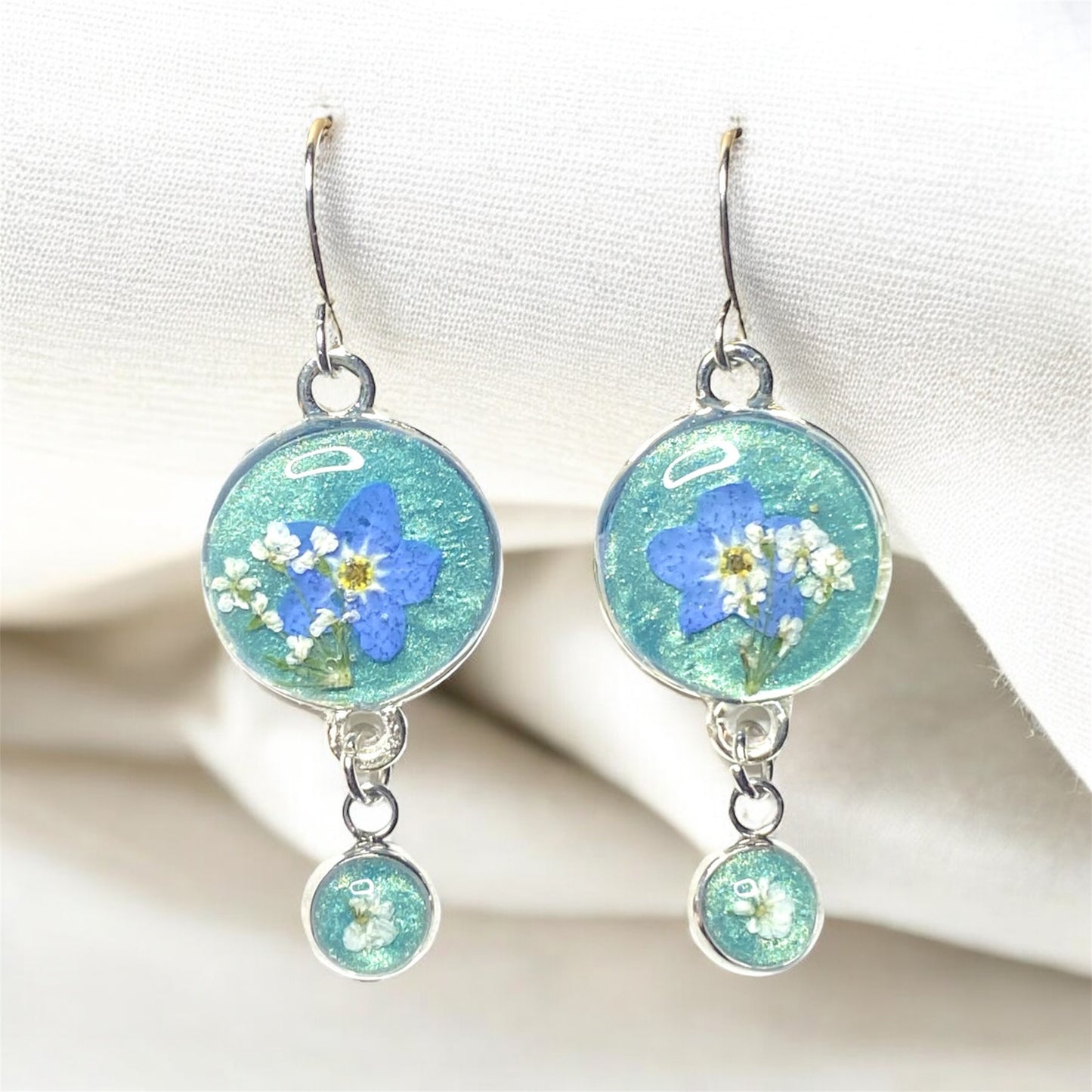 Teal Colored Mica Powder (Single) Dangle Earrings with Blue Forget-Me-Nots and Queen Anne’s Lace